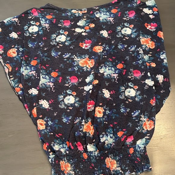 Flowy floral top - Picture 2 of 2